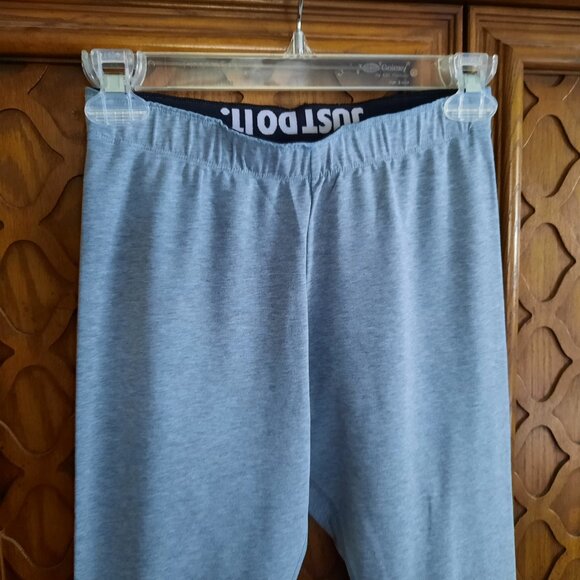 NIKE Sportswear Leg-A-See Graphic Logo Crop Leggings Style# 652478-006 - Size S - Picture 3 of 16